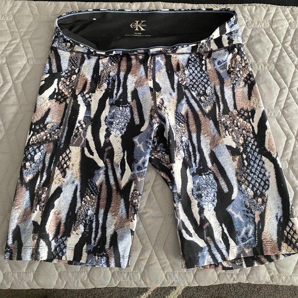 Calvin Klein women’s bike short high-rise print animal  mix - Picture 6 of 6